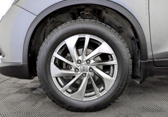 Подержанный автомобиль Nissan X-Trail 2015 года (18 фото)