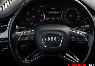 Подержанный автомобиль Audi Q7 2015 года (12 фото)