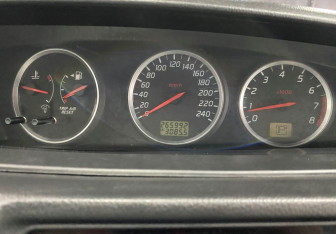 Подержанный автомобиль Nissan Primera Sedan 2004 года (12 фото)