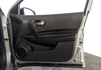 Подержанный автомобиль Nissan Qashqai 2012 года (25 фото)