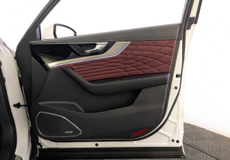 Подержанный автомобиль Hongqi HS5 2022 года (25 фото)