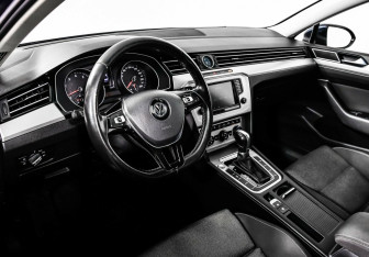 Подержанный автомобиль Volkswagen Passat Sedan 2016 года (7 фото)