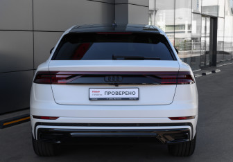 Подержанный автомобиль Audi Q8 2018 года (6 фото)