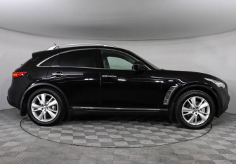 Подержанный автомобиль Infiniti FX 2012 года (4 фото)