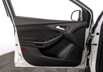 Подержанный автомобиль Ford Focus Hatchback 2017 года (19 фото)