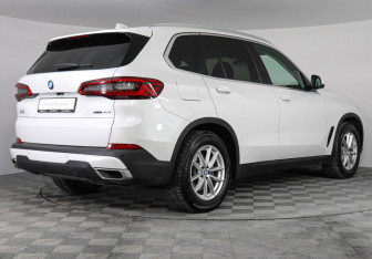 Подержанный автомобиль BMW X5 2019 года (2 фото)