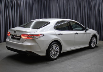 Подержанный автомобиль Toyota Camry Sedan 2018 года (5 фото)