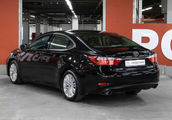 Подержанный автомобиль Lexus ES 2014 года (7 фото)