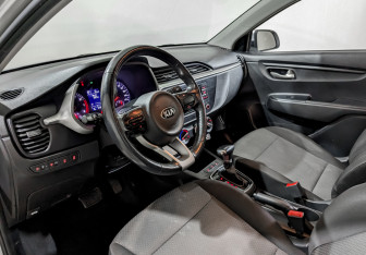 Подержанный автомобиль Kia Rio Hatchback 2021 года (15 фото)