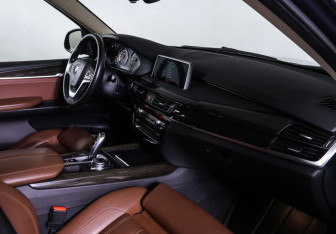 Подержанный автомобиль BMW X5 2016 года (11 фото)