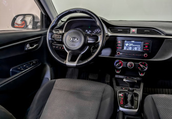 Подержанный автомобиль Kia Rio Hatchback 2021 года (18 фото)