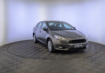 Подержанный автомобиль Ford Focus Sedan 2015 года (3 фото)