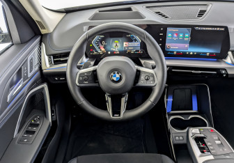 Подержанный автомобиль BMW X1 2025 года (22 фото)