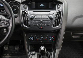 Подержанный автомобиль Ford Focus Hatchback 2016 года (15 фото)