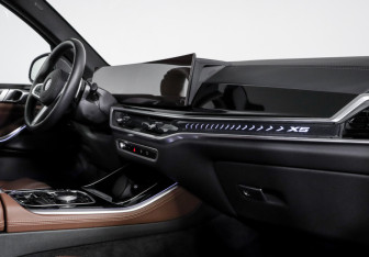 Подержанный автомобиль BMW X5 2024 года (9 фото)