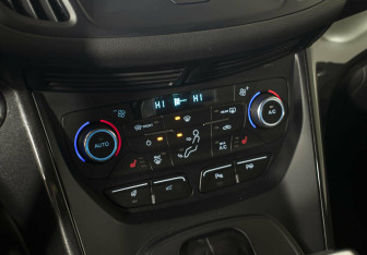 Подержанный автомобиль Ford Kuga 2017 года (15 фото)