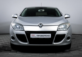 Подержанный автомобиль Renault Megane Hatchback 2011 года (2 фото)