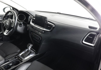 Подержанный автомобиль Kia Ceed Hatchback 2018 года (8 фото)