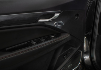 Подержанный автомобиль Geely Tugella 2023 года (13 фото)