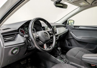 Подержанный автомобиль Skoda Rapid Liftback 2022 года (16 фото)
