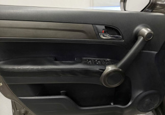 Подержанный автомобиль Honda CR-V 2012 года (15 фото)