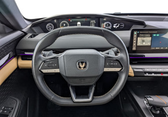 Подержанный автомобиль Changan UNI-V 2022 года (22 фото)