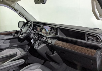 Подержанный автомобиль Volkswagen Multivan 2021 года (13 фото)