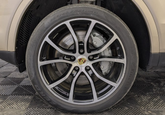Подержанный автомобиль Porsche Cayenne 2018 года (12 фото)