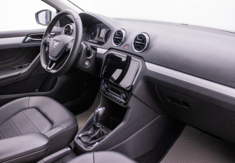 Подержанный автомобиль Jetta VA3 2022 года (10 фото)