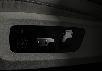 Подержанный автомобиль BMW X5 2025 года (18 фото)
