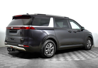 Подержанный автомобиль Kia Carnival 2021 года (3 фото)