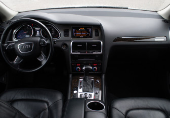 Подержанный автомобиль Audi Q7 2014 года (11 фото)