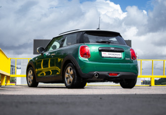 Подержанный автомобиль MINI Hatch 2021 года (7 фото)