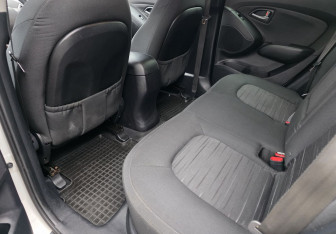 Подержанный автомобиль Hyundai ix35 2015 года (10 фото)