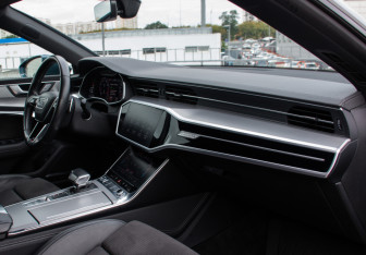 Подержанный автомобиль Audi A7 2018 года (13 фото)