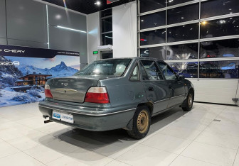 Подержанный автомобиль Daewoo Nexia Sedan 2005 года (4 фото)