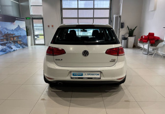 Подержанный автомобиль Volkswagen Golf Hatchback 2014 года (5 фото)
