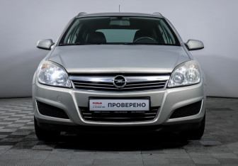 Подержанный автомобиль Opel Astra Wagon 2007 года (2 фото)