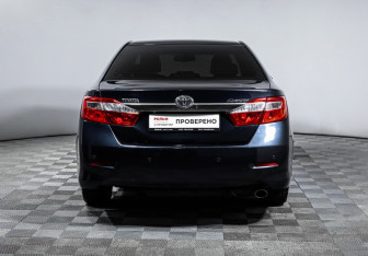 Подержанный автомобиль Toyota Camry Sedan 2012 года (6 фото)