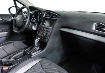 Подержанный автомобиль Citroen C4 Sedan 2016 года (7 фото)