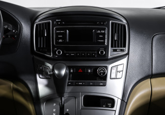 Подержанный автомобиль Hyundai H-1 2018 года (18 фото)