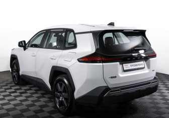 Подержанный автомобиль Toyota RAV4 2025 года (7 фото)