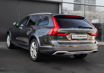 Подержанный автомобиль Volvo V90 Cross Country 2019 года (6 фото)