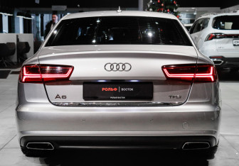 Подержанный автомобиль Audi A6 Sedan 2015 года (5 фото)