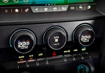 Подержанный автомобиль Jaguar F-Type Coupe 2020 года (27 фото)