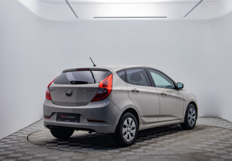 Подержанный автомобиль Hyundai Solaris Hatchback 2015 года (5 фото)