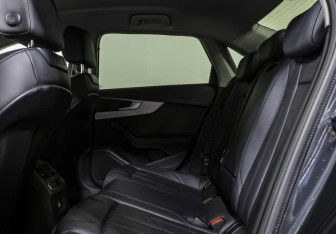 Подержанный автомобиль Audi A4 Sedan 2018 года (13 фото)