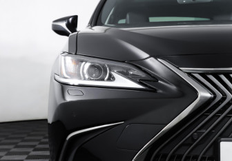 Подержанный автомобиль Lexus ES 2018 года (24 фото)
