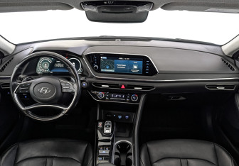 Подержанный автомобиль Hyundai Sonata 2022 года (14 фото)