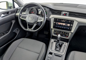 Подержанный автомобиль Volkswagen Passat Sedan 2020 года (29 фото)